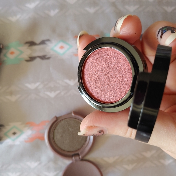 Eyeshadow Set - Picture 4 of 4